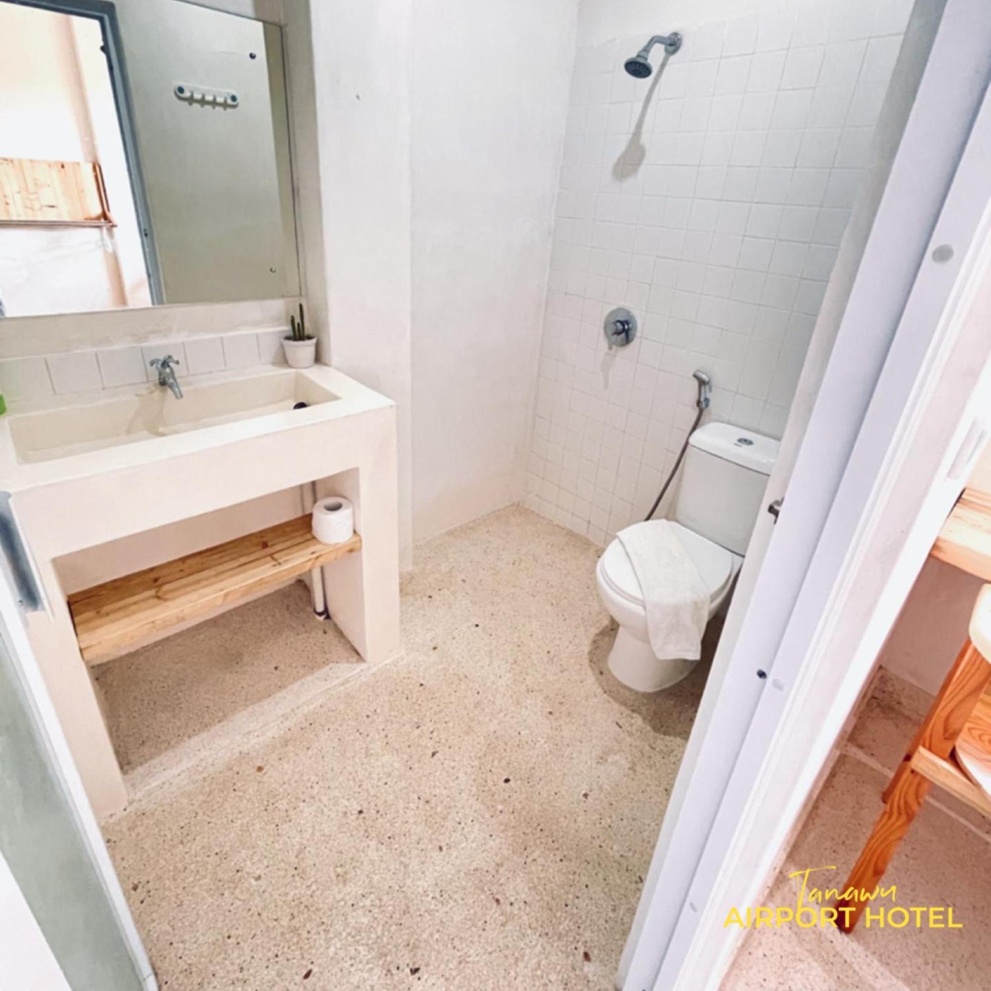 Tanawu Airport Hotel Lombok 프라야 외부 사진